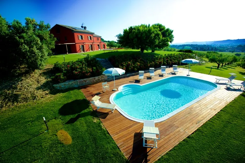 Villa con piscina privada, aire acondicionado y putting green a 10 km del mar. - Image 1