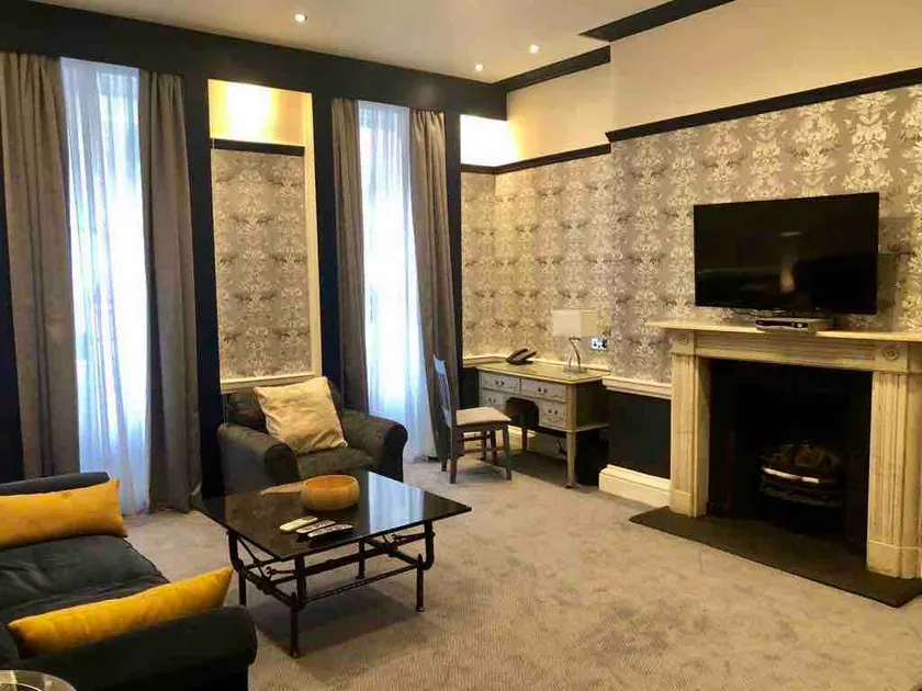 1 Bed Flat, Ground Floor, Sky TV, Air Con - Image 1