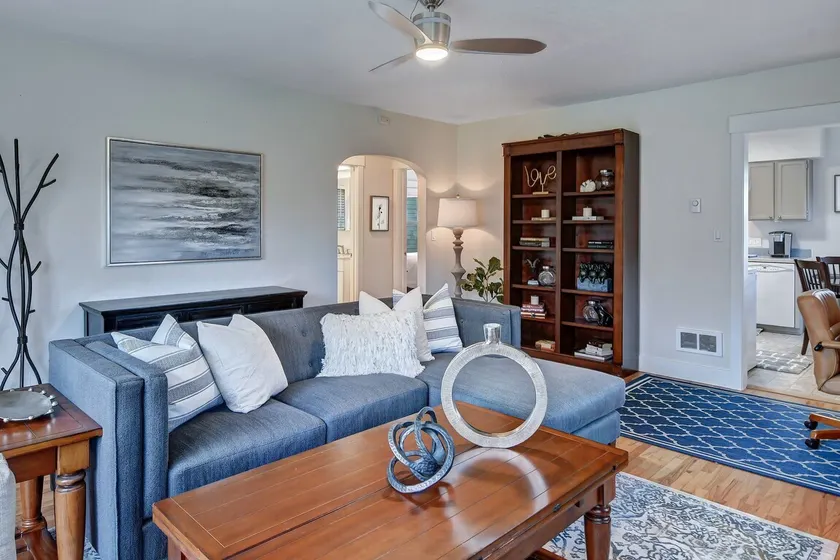 ”Charming Downtown Kirkland Bungalow. Urban Escape - Image 1