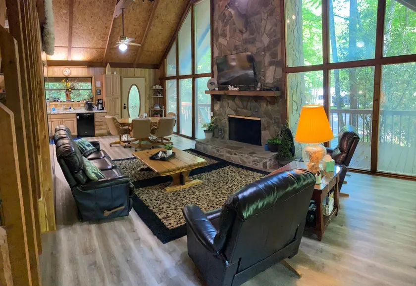 R&R’s Chalet of the Woods - Image 1