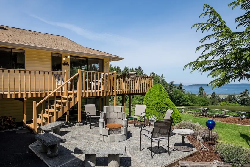 Rummeligt udsigt hjem, der fanger ro og skønhed af Puget Sound - Image 1
