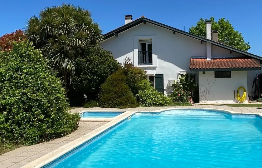 Lauyade House, Spacious house with pool - Image 1