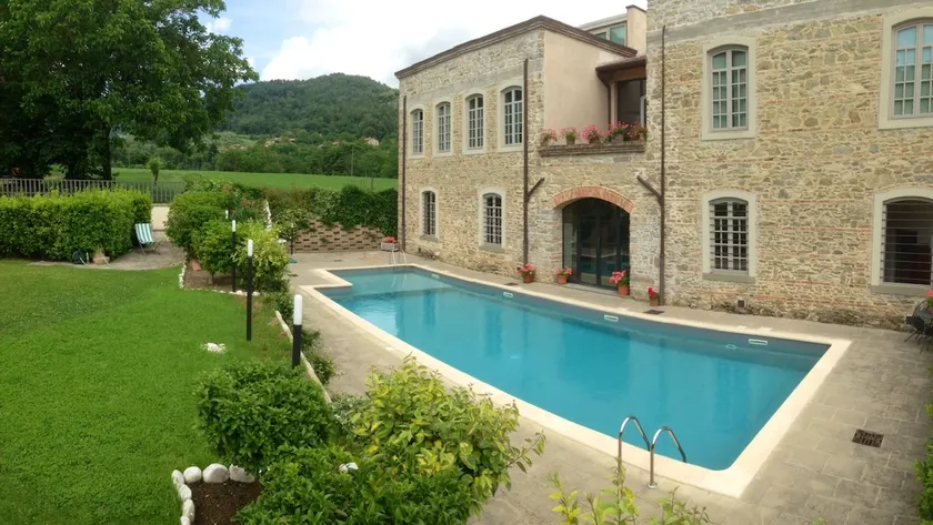 Charming country house with pool - Image 1