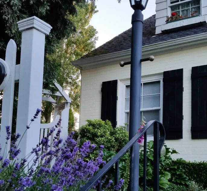 Private mother-in-law studio apartment. - Image 1
