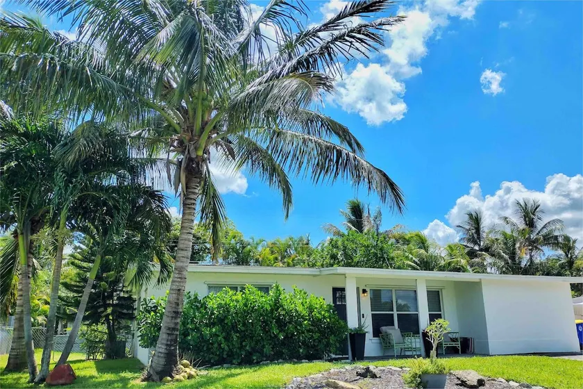 Updated Walkable Downtown Jensen Beach Home. - Image 1