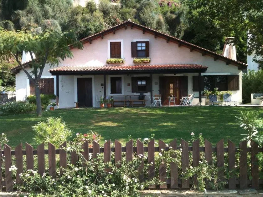 The Beach House, Skaloma - Image 1