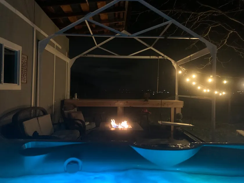 Peach Pad! hot or cool tub 2 bedrooms 2 bathrooms - Image 1