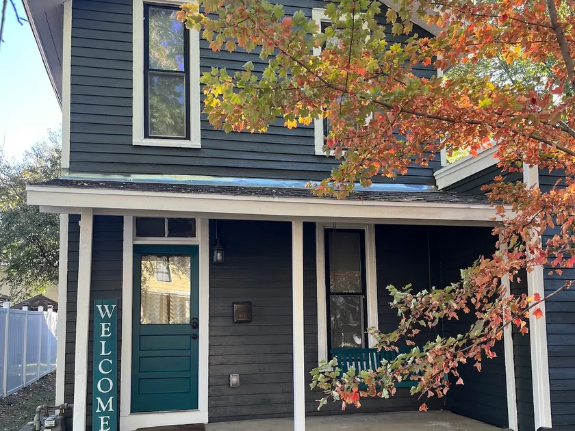 Right off Mass and close to KU! Charming 3 bedroom - Image 1