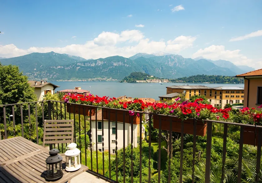 SELF CHECK IN, PRIVATE PARKING, MESMERIZING VIEWS! - Image 1