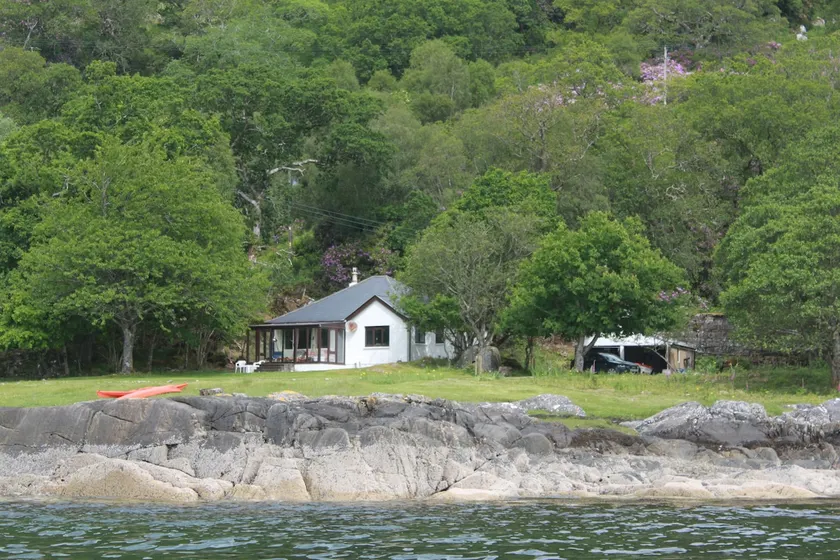 Tigh Bhaan, Ardnamurchan, Loch Shore House - Image 1