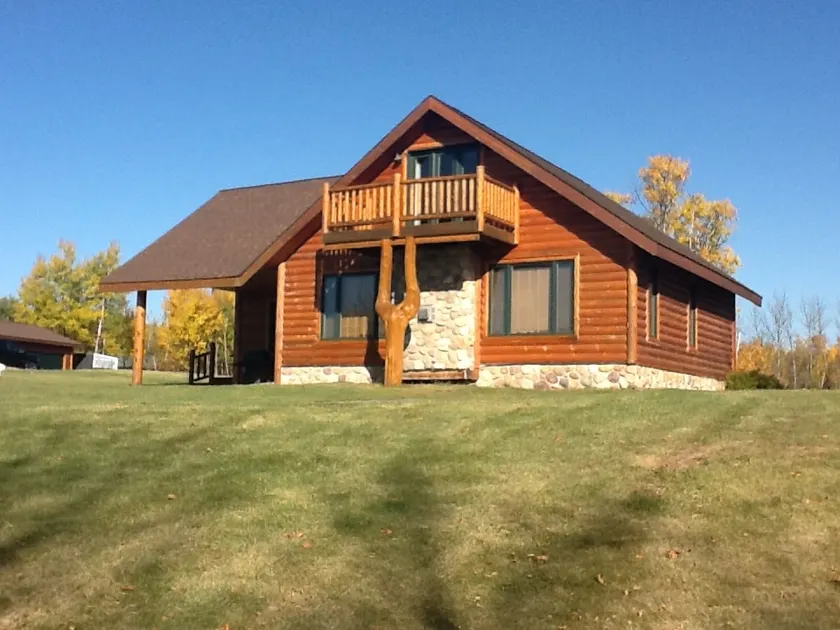 Private Lakefront Guest Cabin - Image 1