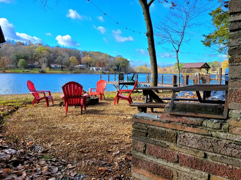 Hope's Lake Cottage - Image 1