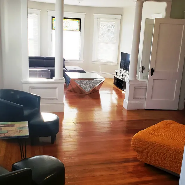 Bright and cozy 3 bedroom apartment in Chicopee - Image 1