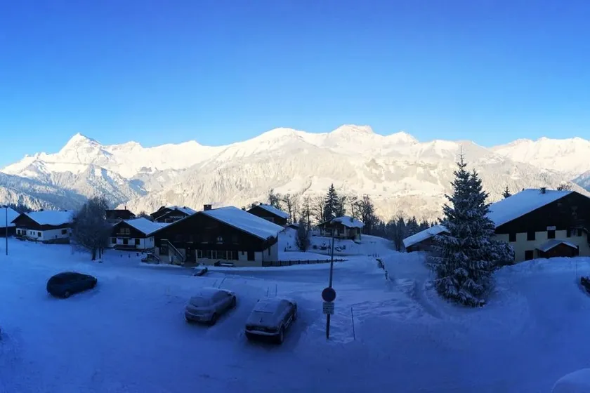 Ski-in/out apartment facing the Aravis - Image 1