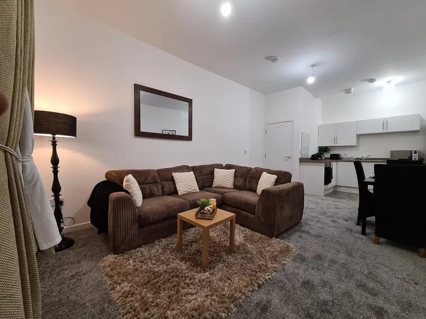 City Views Luxurious Apartment - Image 1