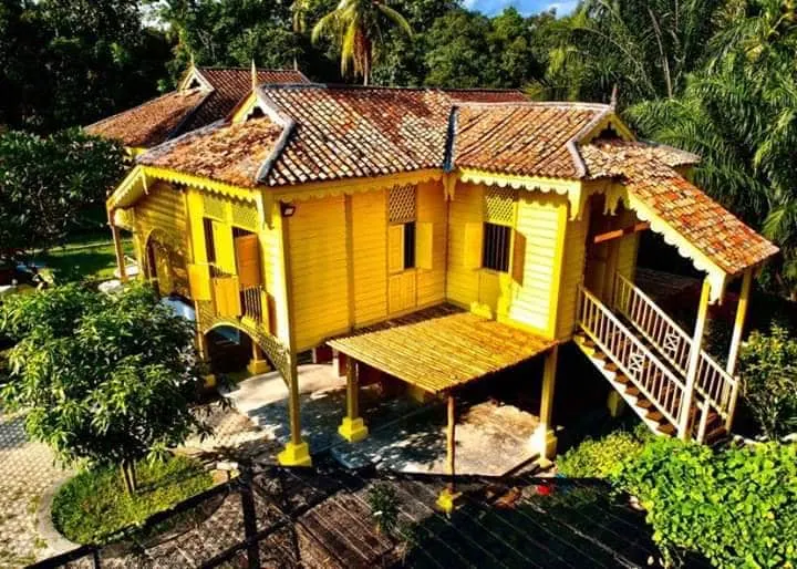 Yellow House - Image 1
