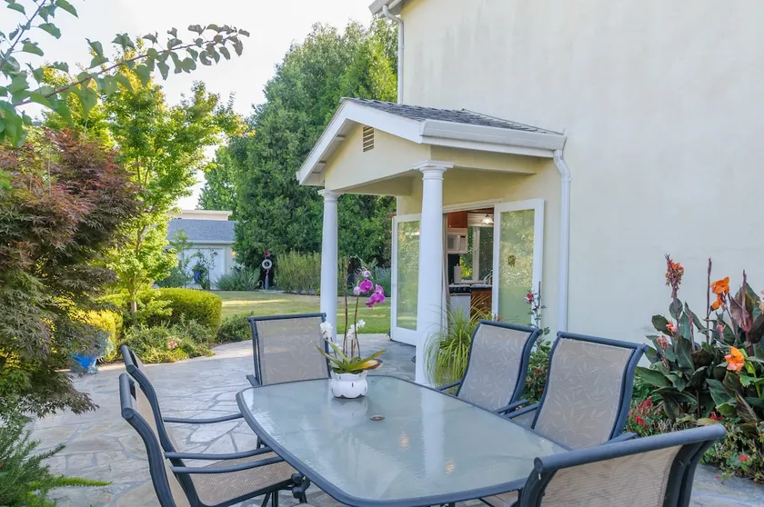 The Garden Loft | Cozy Outdoor Space| Free Parking - Image 1