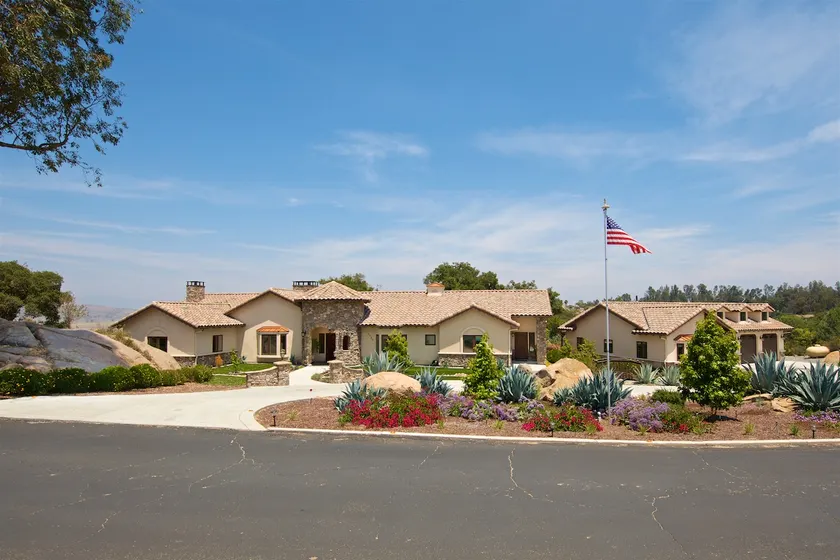 Boulder View Estate Beaches, Golf - Image 1