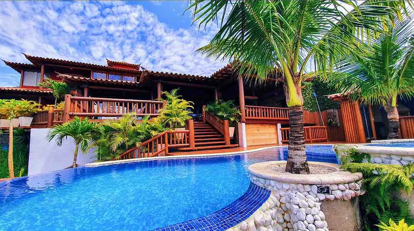 Magnificent house with a view - Image 1