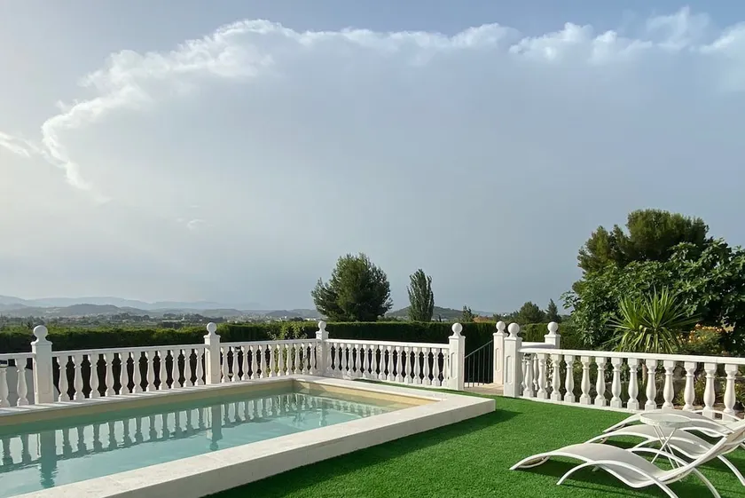 Country house at the foot of the mountain - Image 1