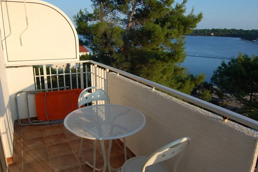 studio sea front with kayak - Image 1