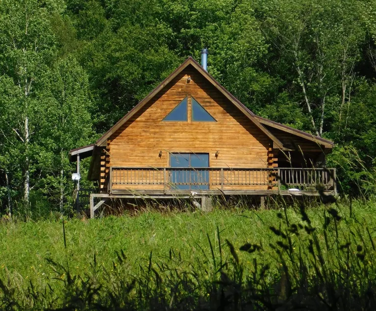 Hilltop 3 bedroom cabin with million dollar views! - Image 1
