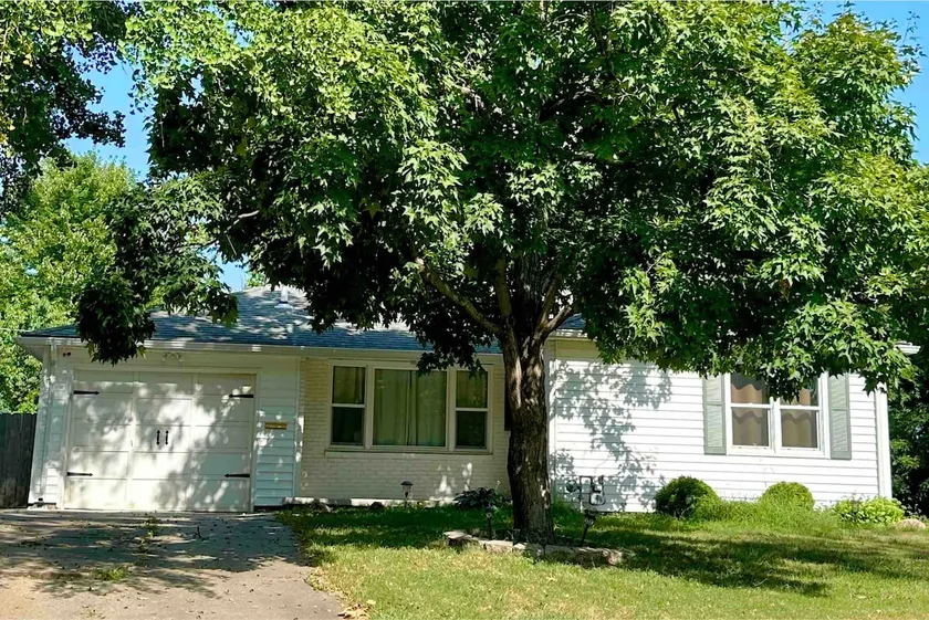 Pet-Friendly Retreat | Fast WiFi + Fenced Yard - Image 1