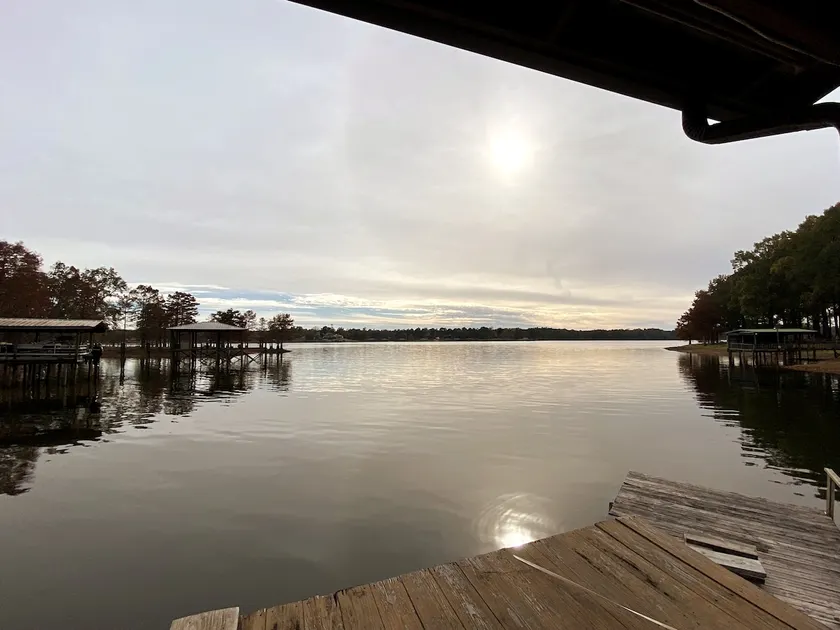 Mid-Lakefront Log Cabin w/Dock & Launch - Image 1