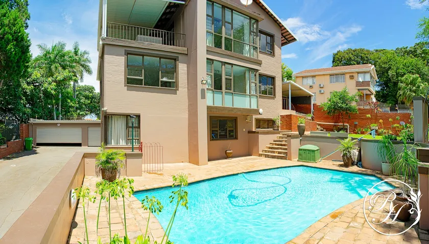 Roseland House Luxury Self Catering Three Bedroom - Image 1