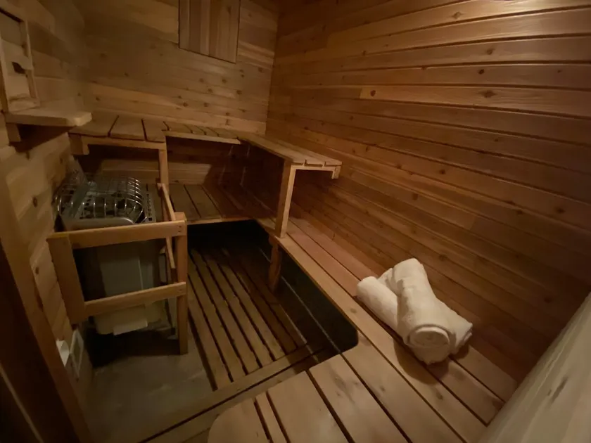 Centrally located basement suite with sauna - Image 1