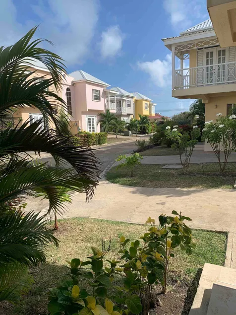 Executive villa, in gated Beach community 4 Beds - Image 1