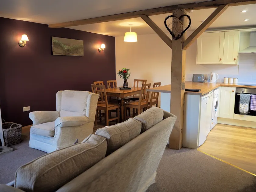 Swan Cottage - Image 1
