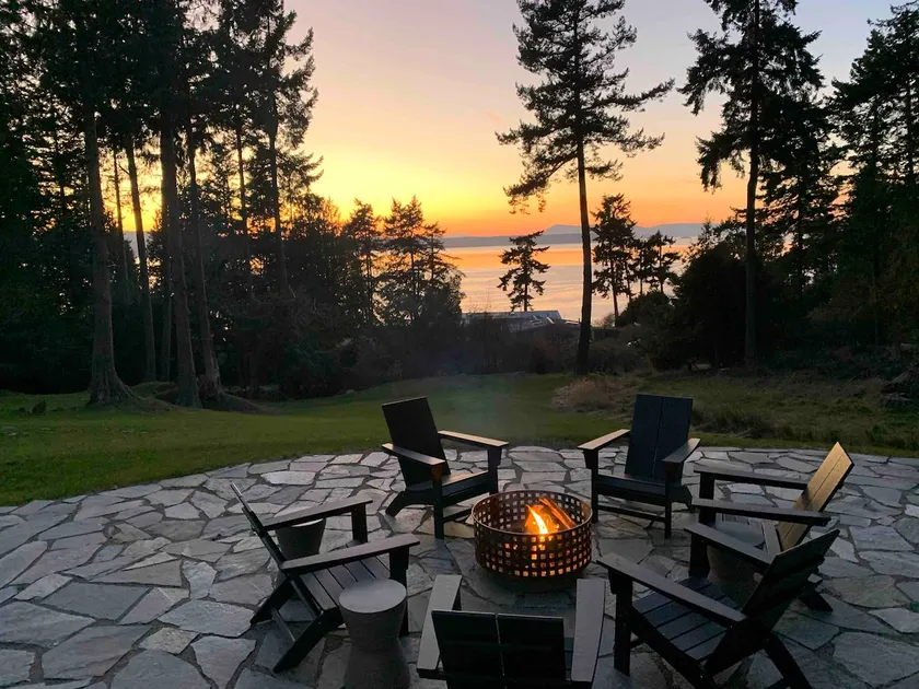 Amazing sunsets!! Water view, hot tub, close to town, fire pit. - Image 1