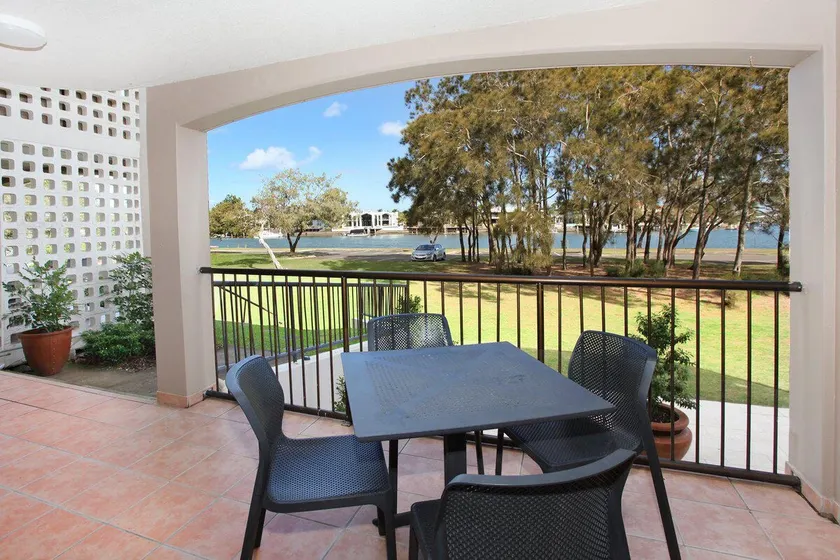2 Bedroom Apartment with pool and reverse Aircon - Image 1