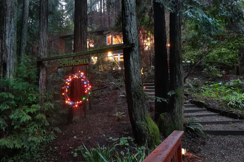 SPRiNGHiLL Escape to Redwoods Hot Tub Near Wine - Image 1
