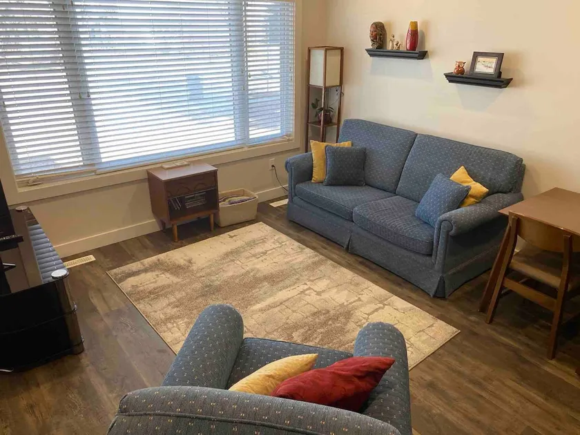 New home - Comfortable, Convenient, & Central - Image 1