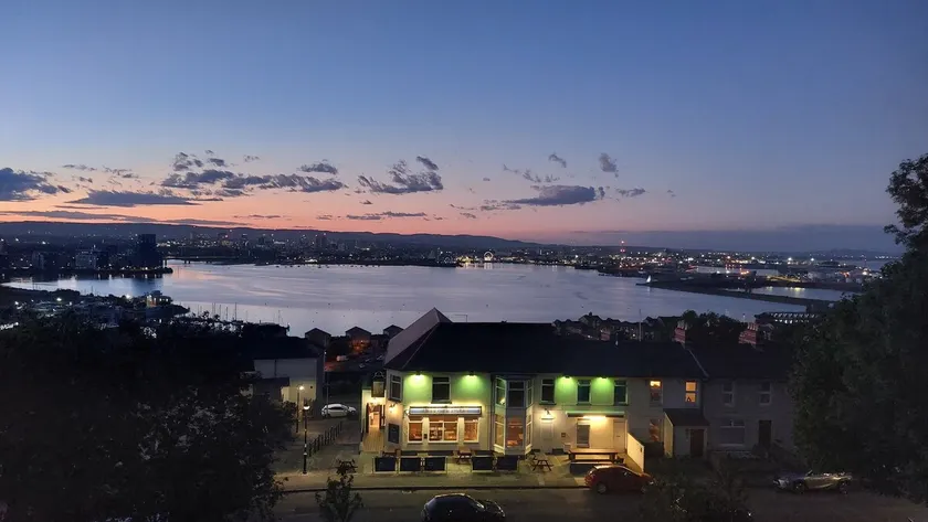 4 Bedroom Cardiff Bay View House - Image 1