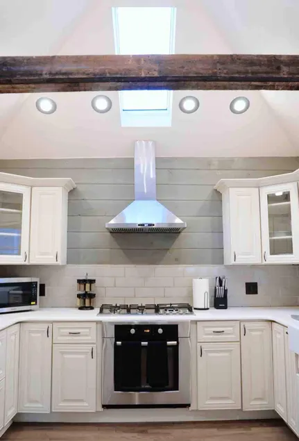 Exposed Brick 4 Bedroom - 5 minutes from downtown - Image 1