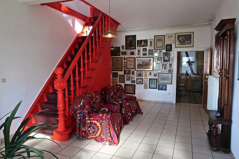 Historic farmhouse with design elements - Image 1