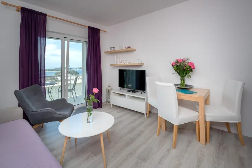 Violet Apartment •Central Hvar •Sea view & Parking - Image 1