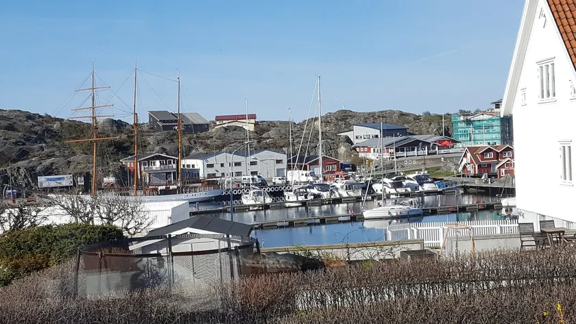 Apartment in a house in Skärhamn harbor - Image 1