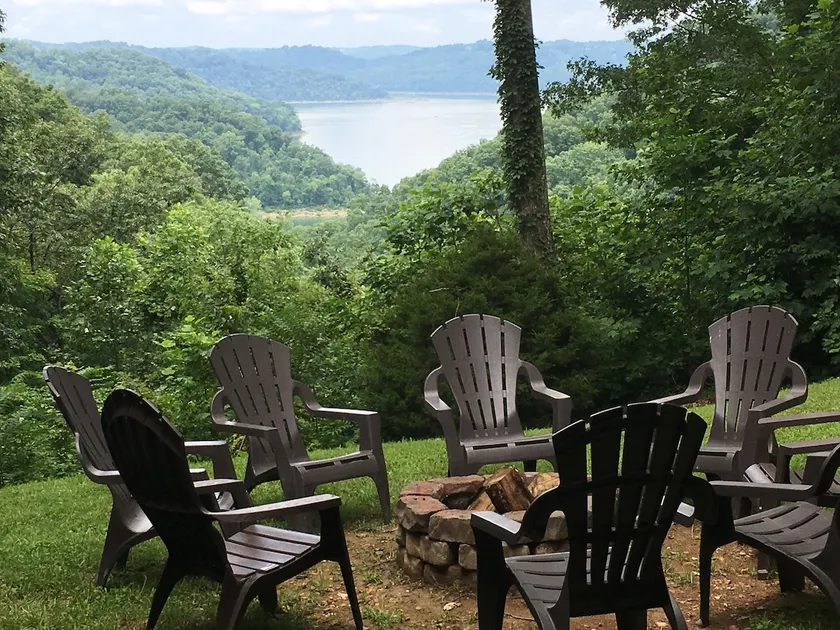5BR, 3 Private Acres, 3 King BR, Hot Tub, Lakeview - Image 1