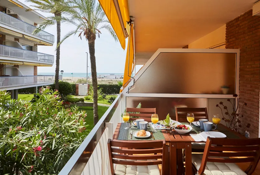 Beachfront Resort Apartment - Image 1