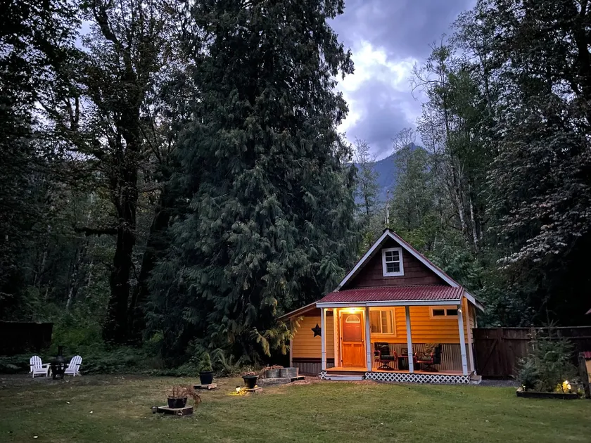 Star in the Woods Cabin - dog friendly in Baring - Image 1