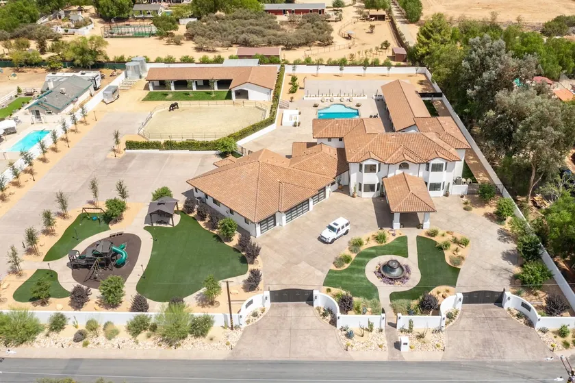 Hacienda Style. “Casa de La Bonita” (La Bonita House) - Image 1