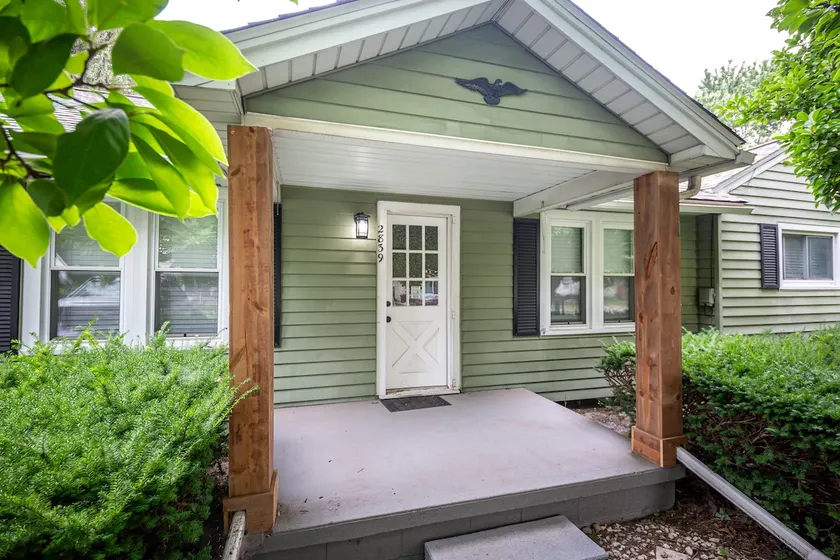 Simple & Sweet 2 BR 1 BA Home in Lansing - Cynwood - Image 1