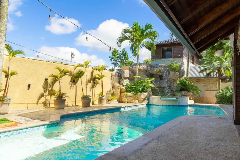 Jacuzzi, pool and bar 3 bedroom villa. - Image 1