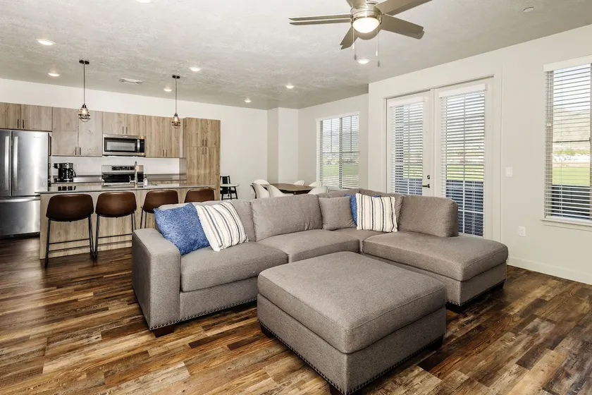 Loaded Logan Loft near USU & EVERYTHING Else - Sleeps 8 in beds - Image 1