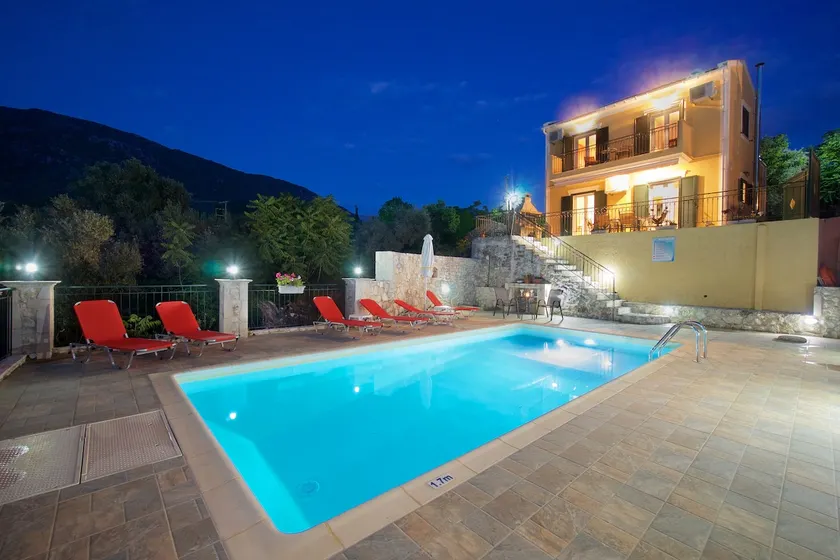 SUPERBE VILLA TRANQUILLE AVEC PISCINE PRIVÉE SITUATION CENTRALE DE L'ÎLE - Image 1