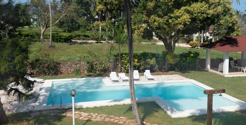 Apartment Close to the Beach + Pool - Image 1